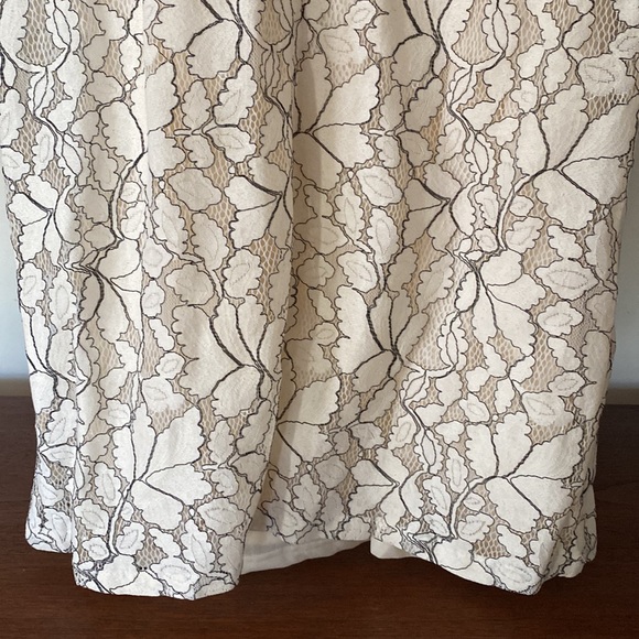 H&M lace knee high cap sleeve dress w/ back black velvet bowtie. Size 12. - Picture 8 of 10